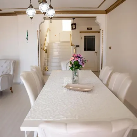 Luxury Apartment *